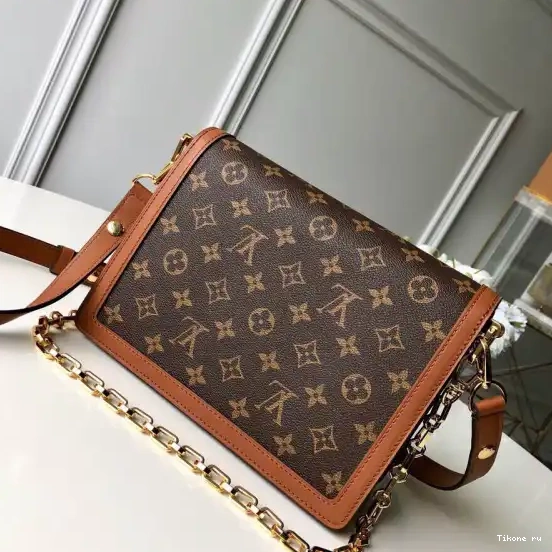Affordable Louis Vuitton Dauphine Spring MM（2019 Show） 0609